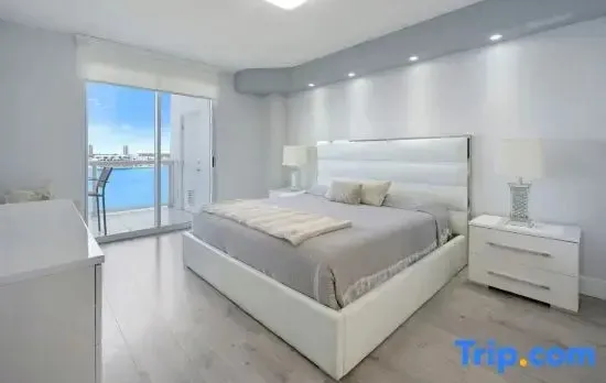 Golden Bay 702