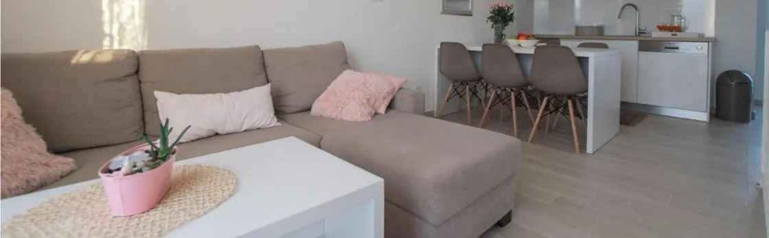 Amazing Apartment in Okrug Gornji