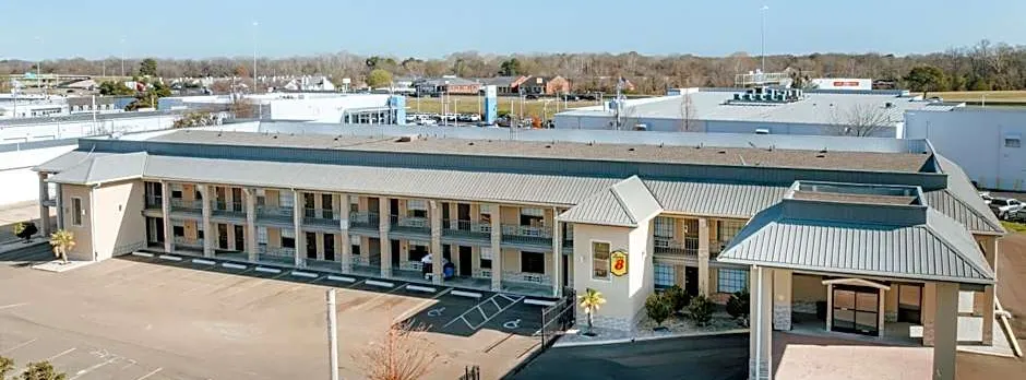 Super 8 by Wyndham Jackson MS Near the Fairgrounds