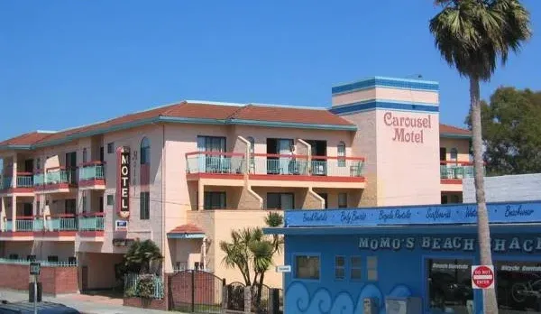 Carousel Beach Inn