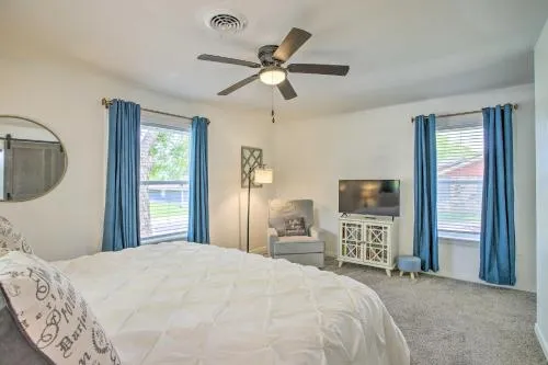 1 Mi to Main St: Brenham Retreat w/ Game Room
