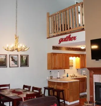 Spacious Downtown Condo Walking distance to Downtown Gatlinburg Sleeps 6 guests