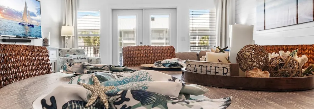 Pavilion Palms 103b