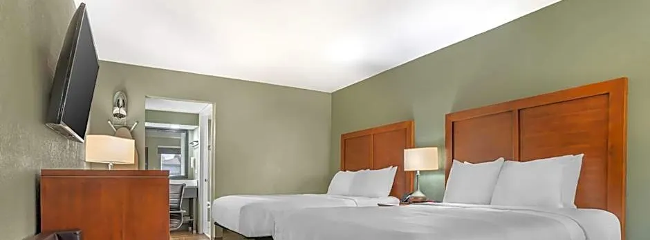 Quality Inn & Suites near Panama City Beach