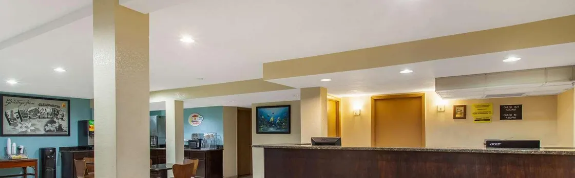 Super 8 by Wyndham Clearwater/Us Hwy 19 N
