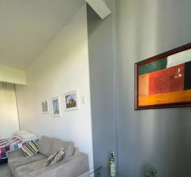 Confortável apto cama queen e sofá cama - COPACABANA