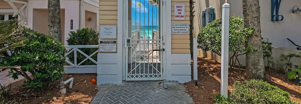 Spacious Home, Private Backyard, and Community Pool