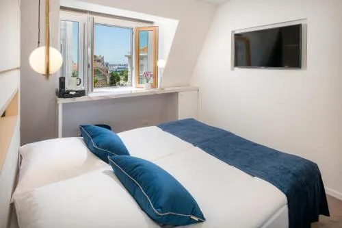 Flos Luxury Rooms