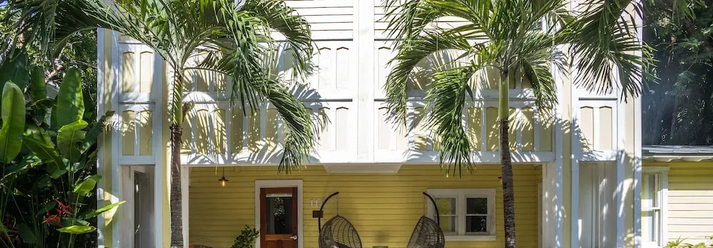 Miami River Inn By Renzzi
