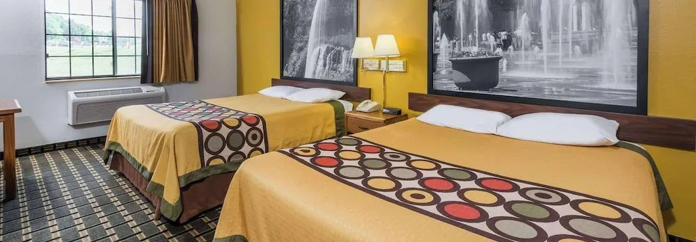 Super 8 by Wyndham Coshocton Roscoe Village