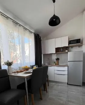 Elegant Trogir Apartment With Garden Terrace
