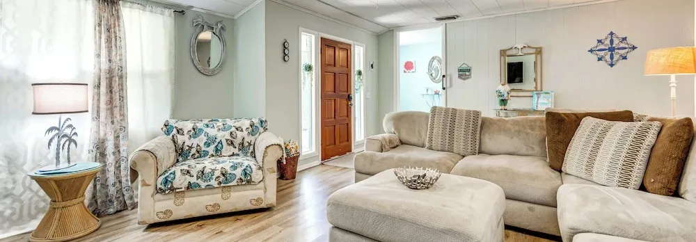 Walk to Beach: Fort Walton Coastal Retreat