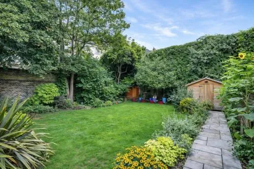 Stylish Highgate 2-bed Apt Sunny Roof Terrace & Quiet Street