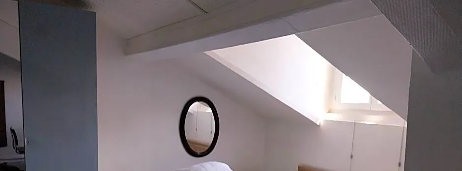 Cozy attic Clichy Levallois