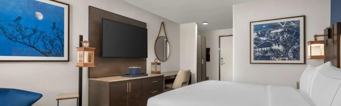 Hotel Westport Kansas City, Tapestry Collection by Hilton