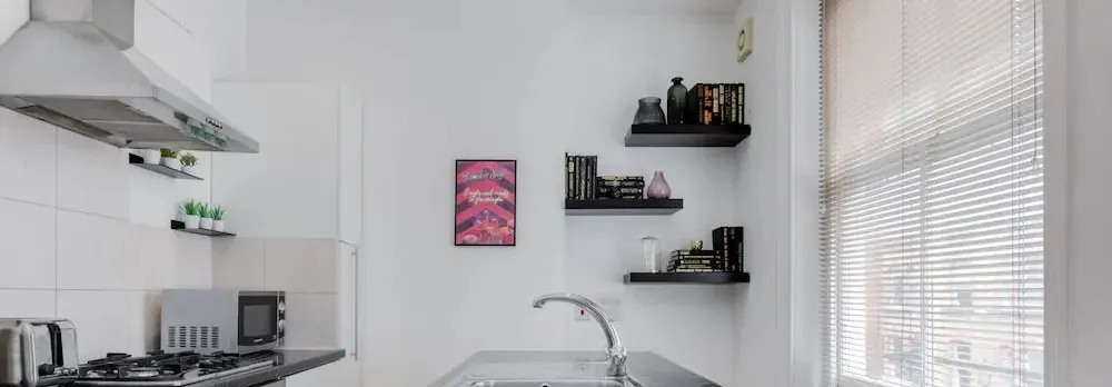 The Lipstick Palace - Fitzrovia - by Frankie Says