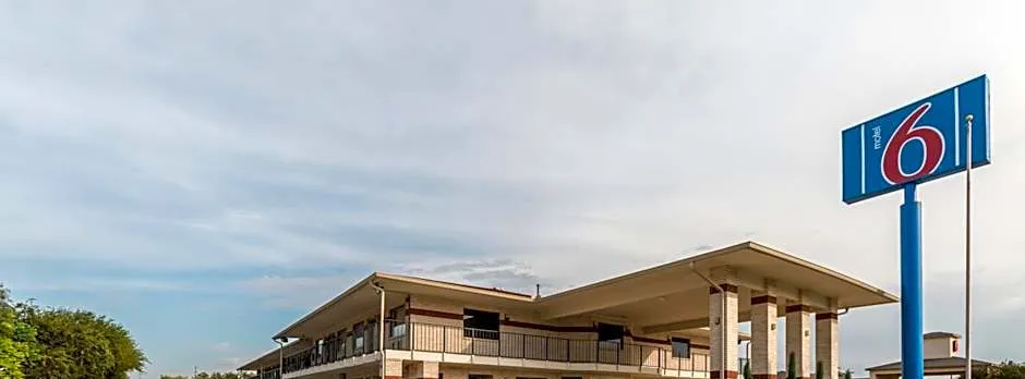 Motel 6 San Antonio, TX - South IH-10 East