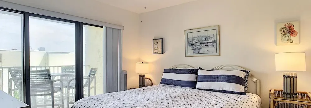 Ocean View 5th Floor Castle Reef Condo Overlooking Pool and Beach Cr527