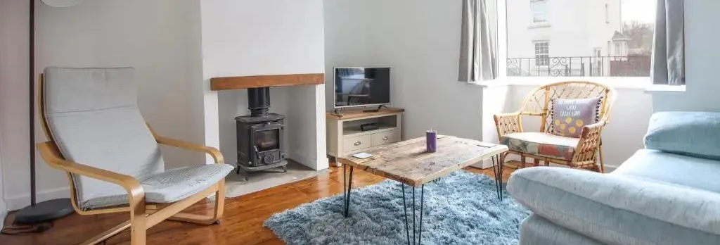 Contemporary Home in Friendly Easton, Free Parking