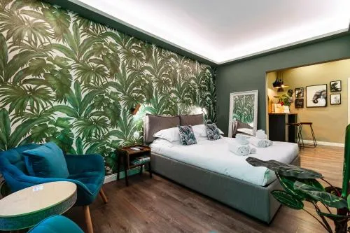 Jungle suite mood behind Piazza Signoria