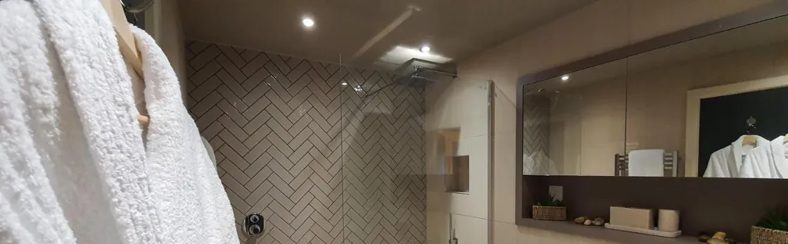 Luxury One Bedroom Apartment Within the City Walls