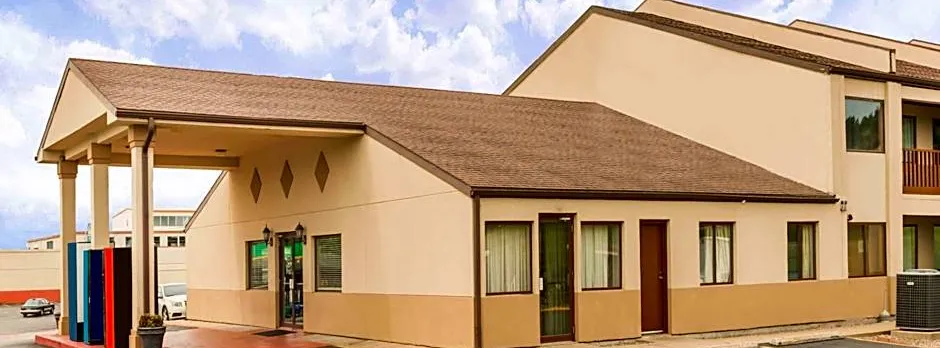 Days Inn by Wyndham Hannibal