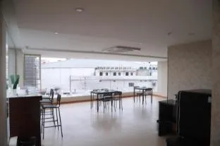 Grand Manor Suites