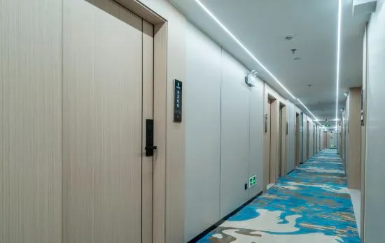 China Travel Hotel (Shenzhen Luohu East Gate Old Street)