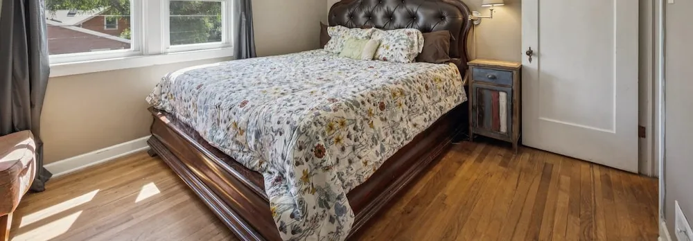 Charming Home Near Unc & Dt Greeley 5 Bedroom Home