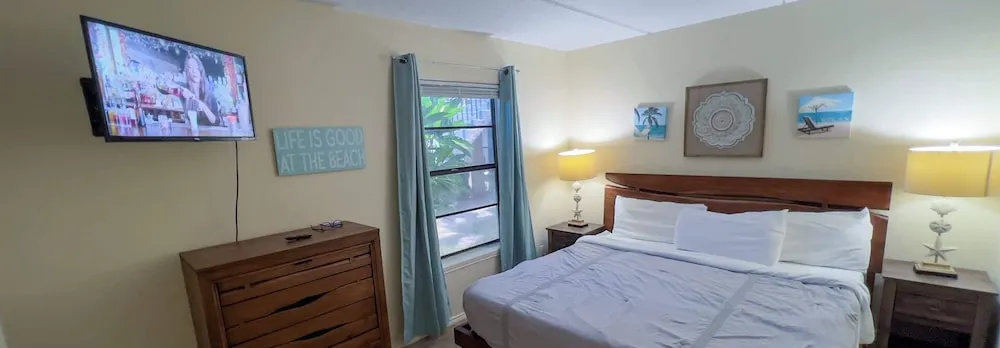 Short Walk to Beach - Pool - 1st Floor