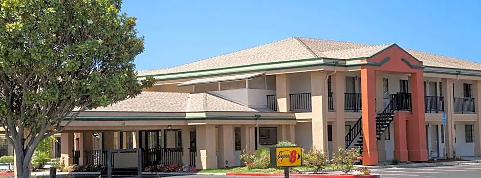 Super 8 by Wyndham Salinas