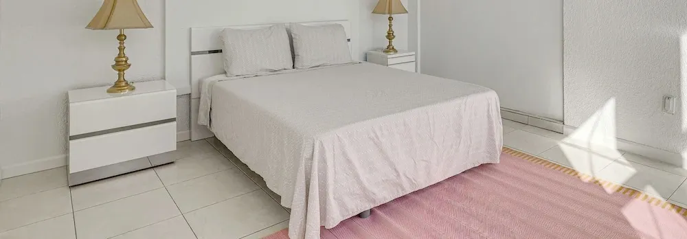 Near Apollo Beach! Bright Apt w/ Essentials
