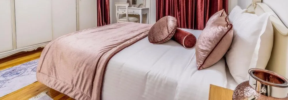 Acropolis Deluxe Apt Must