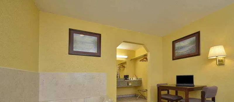 Days Inn Gun Barrel City