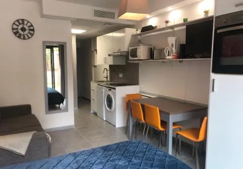 SOPHIES HOMES FÉLIBRIGES BEACH & PALAIS des FESTIVALS