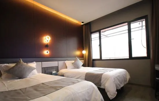Furao Zhixuan Hotel (No.9 People's Hospital Lujiabang Road Subway Station Branch)