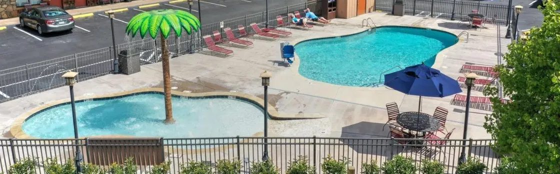 Crossroads Inn & Suites