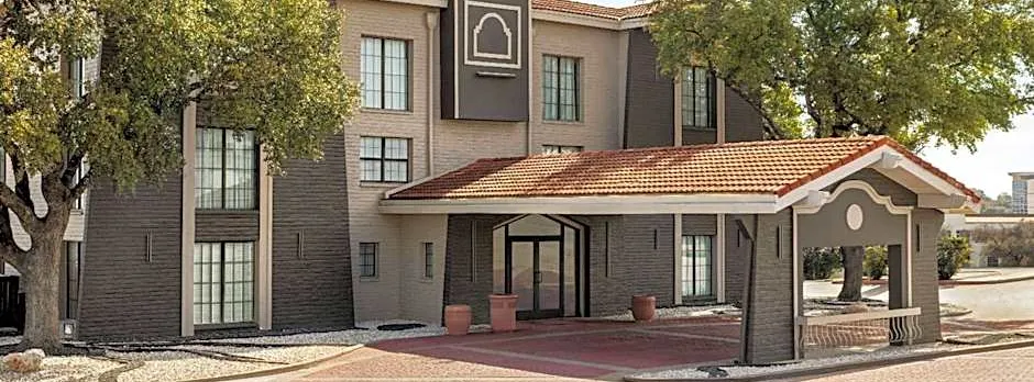La Quinta Inn by Wyndham San Antonio I-35 N at Toepperwein