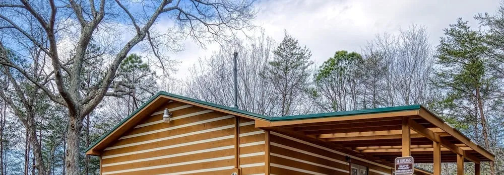 Hilltop Hideaway 3 Bedroom Cabin by RedAwning