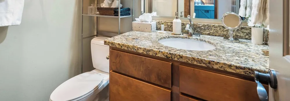 Penthouse 7 on Taneycomo - Chic Waterfront Condo!