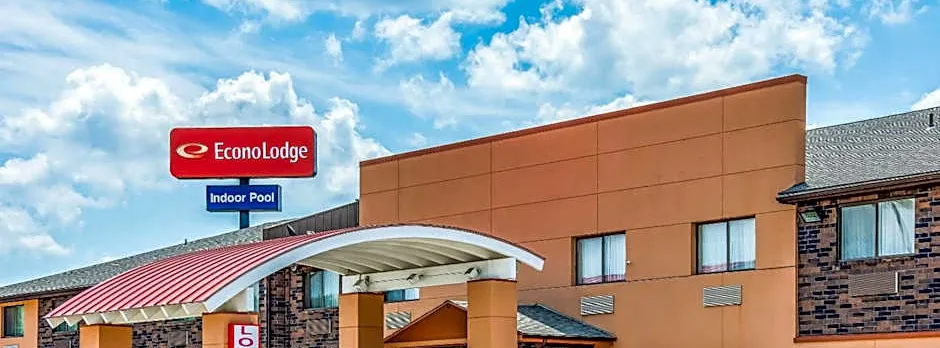 Econo Lodge Topeka at Wanamaker