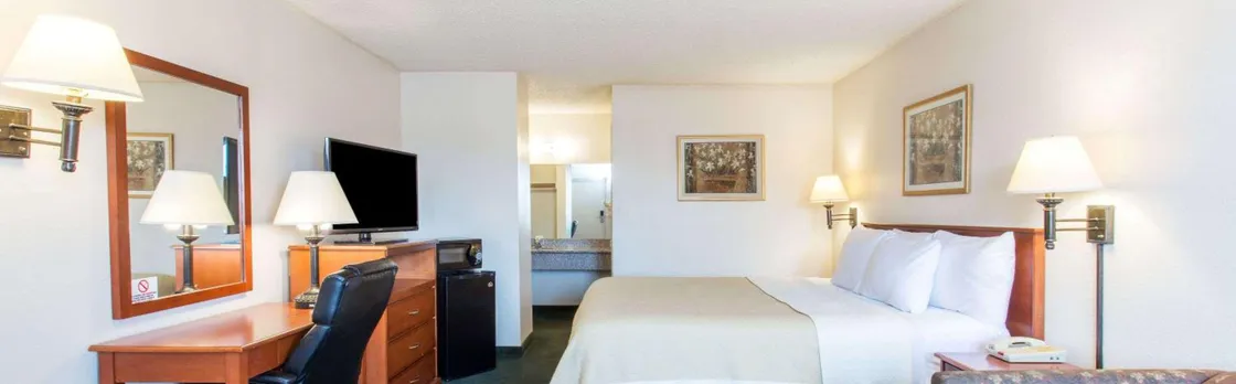 Days Inn by Wyndham Mesa East
