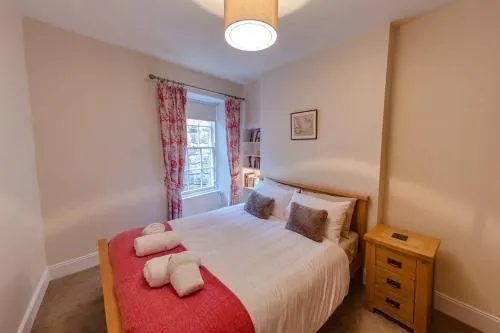 JOIVY Stylish Apt in Trendy New Town Location