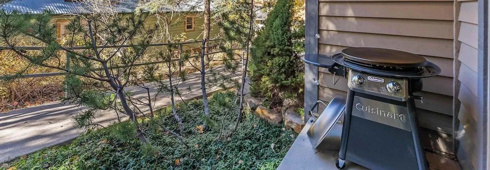 Updated 2 BDR Condo Walk to Deer Valley & City!