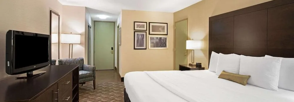 La Quinta Inn & Suites by Wyndham Springfield Ma