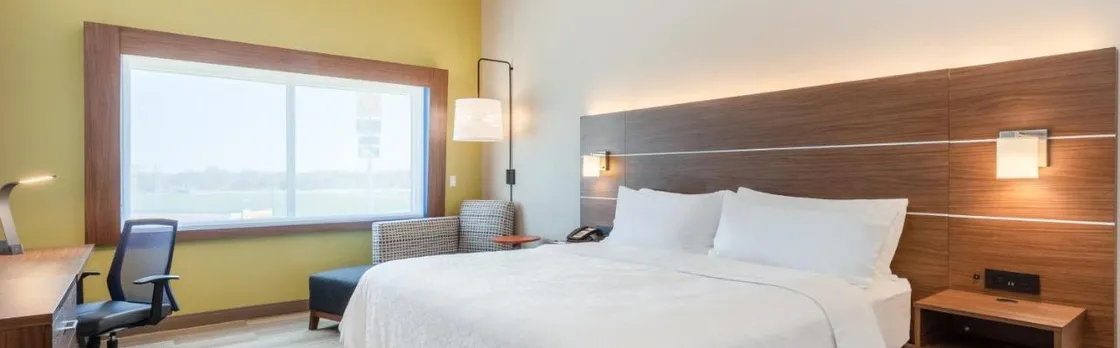 Holiday Inn Express & Suites Springfield North