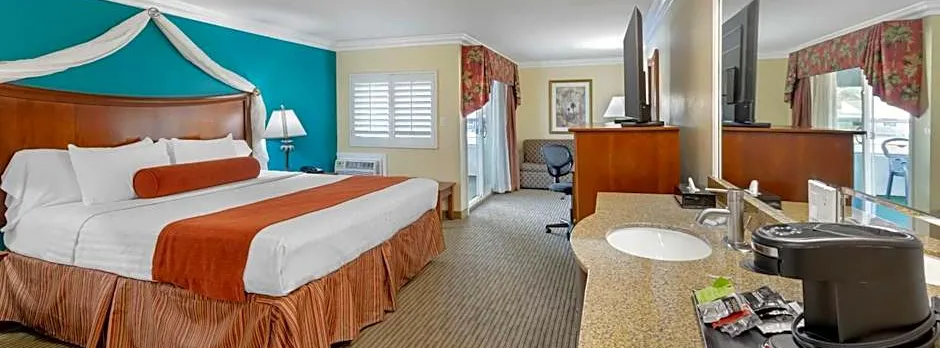 Best Western Harbour Inn & Suites Huntington - Sunset Beach