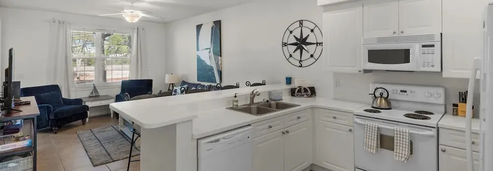 Pool, Fitness Center & Central Location