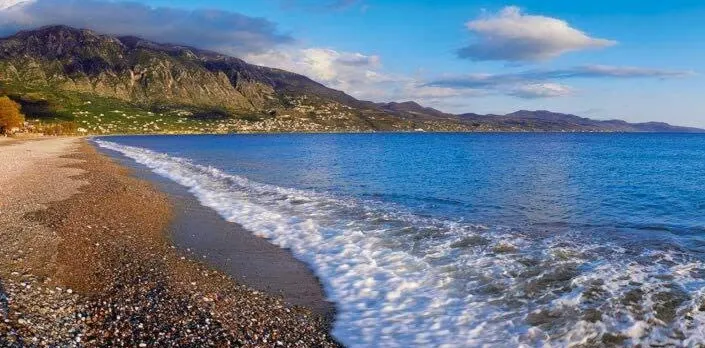 Summer Rose Garden Getaway - a Step To the Beach