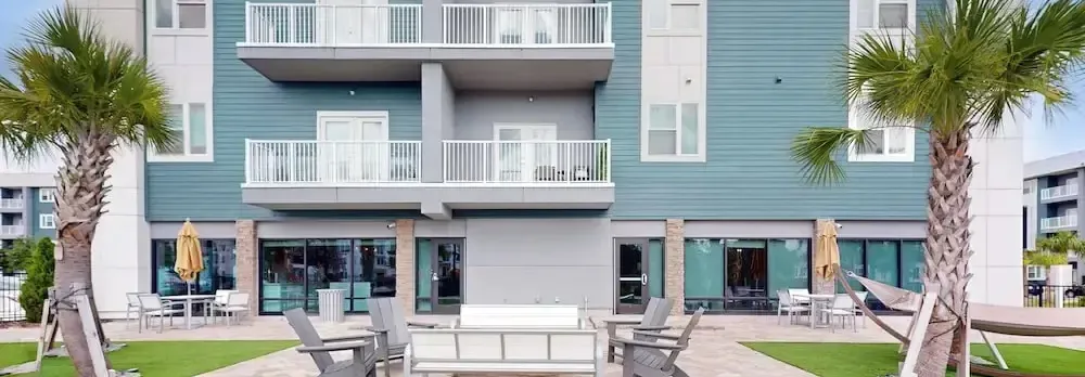 Modern Luxury Apartment w/ Private Balcony